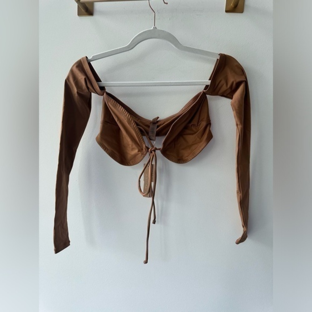 SKIMS NWT long sleeve bikini top xs. Color almond